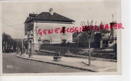 87 -  BESSINES - LA POSTE ET LE MONUMENT AUX MORTS -1943  TIMBRE PETAIN - Bessines Sur Gartempe