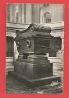 Delcampe - C.P.S.M. Petit Format   ( 75 )   " PARIS "  Les Invalides Tombeau De Napoléon  X 2 Photos - Museen