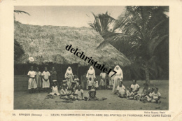 CPA - AFRIQUE - DAHOMEY - SOEURS MISSIONNAIRES DE NOTRE-DAME DES APÔTRES EN PROMENADE - Benin