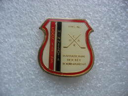 Pin's D'une Invitation Pour Un Tournoi De Hockey Entre Les Coons Rapids Et Minnesota. Saison 85-1986 - Skating (Figure)