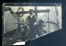 Photographie Originale -- Commandant D' Un Voilier à La Barre  DEC19-27 - Boten