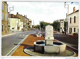 Carte Postale 63. Aubière  La Fontaine Place Des Ramacles Très Beau Plan - Aubiere