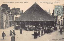 Questembert - La Halle Un Jour De Marché - Questembert