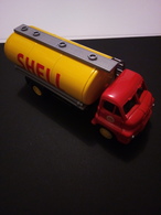 Camion Citerne Shell Corgi - Vrachtwagens, Bus En Werken