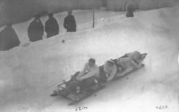 Thème   Sports D'hiver       Bobsleigh. Course En 1910 Carte Photo      (voir Scan) - Sport Invernali