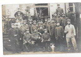 MILITARIA Carte Photo Groupe De Soldats Du 13ème Régiment D'infanterie De NEVERS Ne Cantonnement - Nevers