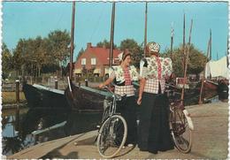 Pays-bas  Spakenburg  Une Petite Coterie - Spakenburg