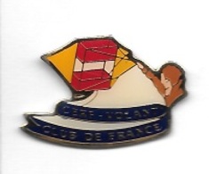 Pin's  Avion, Parachutisme, Sport  CERF - VOLANT  CLUB  DE  FRANCE - Avions