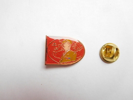 Beau Pin's , Général Charles De Gaulle , Croix De Lorraine , Libération , Armée Militaire - Personnes Célèbres