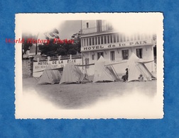 Photo Ancienne Snapshot - SAINT PALAIS Sur MER - Les Tentes Sur La Plage Devant L' Hôtel De La Paix - Sporten