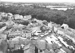 Latillé - Place Du Marché Et Poste - Vouneuil Sur Vienne