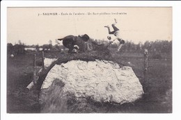 7 - Saumur - Ecole De Cavalerie - Un Saut Périlleux Involontaire - Saumur