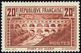 ** Pont Du Gard. Papier Blanc. No 262A. - TB - Autres & Non Classés