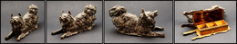 Boîte En Bronze En Forme De "Chien Couché", Intérieur Doré, 3 Comp., 130x45x70mm. - TB. - R (1e Pièce Signalée) - Contenitore Per Francobolli