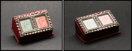 Boîte Anglaise En Cuir Rouge, Couvercle à Fenêtre En Argent, 1 Comp., 67x40x30mm, Petite Réparation Au Niveau De La Char - Stamp Boxes