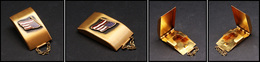 Etui Pendentif En Métal Doré Avec Drapeau US En émail, En Décor, 1 Comp., H.43mm, L.24mm. - TB - Stamp Boxes