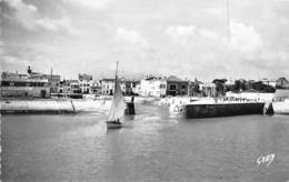 Ile De Ré.    17       La Flotte En Ré   Entrée Du Port     (voir Scan) - Ile De Ré