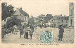 LE CATEAU - Rue De Cambrai, Sortie De La Fabrique Seydoux. - Le Cateau