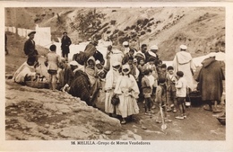 SPAIN, ESPAÑA........MELILLA..........Grupo De Moros Veudedores.....Mercado.....ca.1920 - Melilla