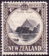NEW ZEALAND 1935 4d Black & Sepia SG562 Used - Unused Stamps