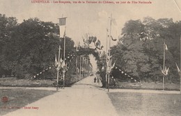 CPA-54-LUNEVILLE-Les Bosquets, Vus De La Terrasse Du Château, Un Jour De Fête Nationale - Luneville