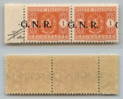 RSI - G.N.R. VERONA - 1944 - 1 Lira (55d - Segnatasse) - Coppia Bordo Foglio Con Soprastampe Spostate A Cavallo (e A Mar - Autres & Non Classés