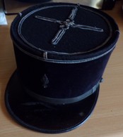 KEPI ANCIEN EN  VELOURS DES SAPEURS POMPIERS , OBSOLETE POUR COLLECTION , FABRICATION FRANCAISE  ,TAILLE 56 ,BON ETAT VO - Casques & Coiffures