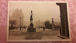 75 Paris En Flanant Statue De Jeanne D'Arc Et Avenue Paul Deroulède - Statues