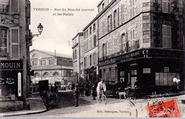 VERDUN  -  Rue Du Marché Couvert Et Les Halles  -  Animation - Verdun