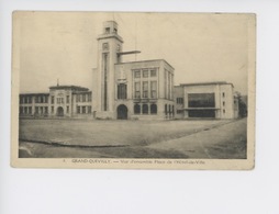 Le Grand Quevilly : Vue D'ensemble Place De L'Hotel De Ville Et école Des Filles Marie Curie (n°4 Cp Vierge) - Le Grand-Quevilly