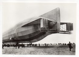 Série PARIS  1900 --Le Dirigeable Zeppelin Après Son Atterrissage Forcé à Lunéville..REPRO D'après Photo...à Saisir - Dirigibili