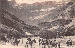 Gavarnie       65        Une Caravane Descendant Du Cirque      (voir Scan) - Gavarnie