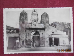 CPSM - Camaret - Le Portail - Camaret Sur Aigues