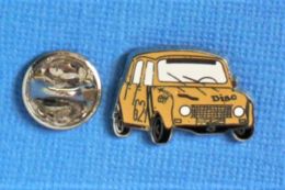 1 PIN'S //  ** LA MYTHIQUE RENAULT 4L R4 RALLYE RAID / DIAC / ELF ** - Renault