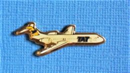 1 PIN'S //  ** COMPAGNIE TAT / AVION FOKKER F28-0100 ** - Avions