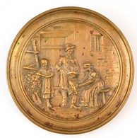 Családi Készülődés, Préselt Bronz Falitál, Kopott, D:22 Cm - Sonstige & Ohne Zuordnung