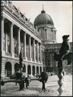 Cca 1975 Budapest, A Budai Királyi Vár Belső Parkolója és Játszótere, Fotó, 23×17 Cm - Sonstige & Ohne Zuordnung