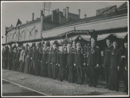 1938 Kassa, Vasútállomás ünnepi Díszben, Méltóságokkal, Fotó, 17×24 Cm - Autres & Non Classés
