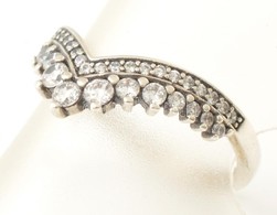 Ezüst(Ag) Gyűrű, Apró Kövekkel, Pandora Jelzéssel, Méret: 57, Bruttó: 2,8 G - Otros & Sin Clasificación
