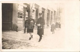 * T2/T3 1929 Békéscsaba, Téli Utcakép, Vasutas. Photo - Non Classés