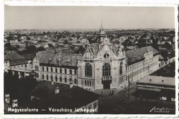 T2/T3 1942 Nagyszalonta, Salonta; Városháza Látképpel / Town Hall, General View (kis Szakadás / Small Tear) - Non Classés