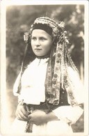 ** T2 Morvamogyoród, Moravské Lieskové; Mladucha Z Mor. Lieskovej / Lány Népviseletben / Girl In Traditional Costume, Fo - Autres & Non Classés