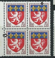 [31] Variété :  N° 1181 Blason Lyon Cadre Blanc Au Dessus Des Lys + Lys Déplacé + Normaux Se Tenant  ** - Neufs