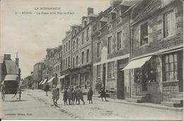 D 61  ATHIS   La Place Et La Rue De Flers - Athis De L'Orne