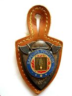 ANCIEN INSIGNE DES SAPEURS POMPIERS AVEC CUIR D'ORIGINE ETAT EXCELLENT - Feuerwehr