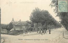 Delcampe - THIAIS - L'avenue De La République Et Les écoles. - Thiais