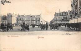 Tarbes        65        Calèches Place Maubourguet Et Grand Hôtel De La Paix    (voir Scan) - Tarbes