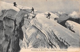 01333 "ALPINISMO - ASCENSION DU MONT BLANC, LE PASSAGE D'UNE CREVASSE" ANIMATA. CART  SPED 1910 - Alpinisme