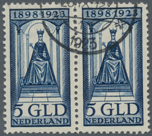 Niederlande: 1923, 25th Anniversary, 5gld. Bue, Horizontal Pair, Fresh Colour And Well Perforated, N - Lettres & Documents