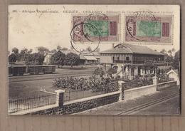 CPA GUINEE - CONAKRY - Bâtiments Du Chemin De Fer ( Gare Et Ateliers ) WAGONS TIMBRES TB Oblitération - Guinée Française